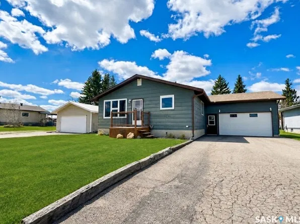 404 5th Street N, Nipawin, SK S0E 1E0