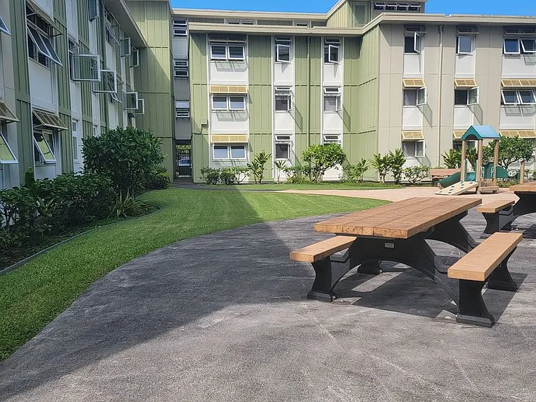 Riverside Apartments — Photo 4