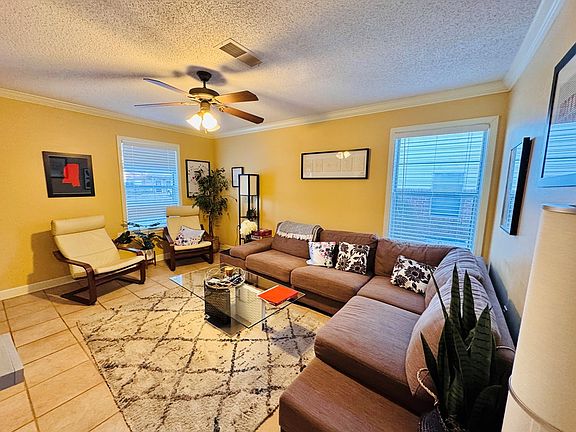 3rd image of 1006 Inverness Ln