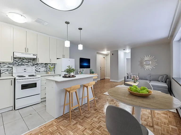 153 Saint George St — Photo 8