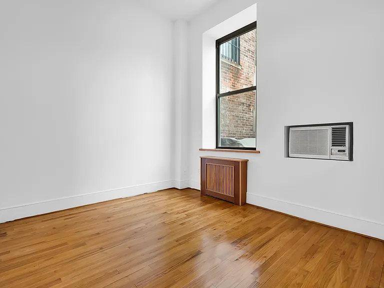 122 E 27th St #3A — Photo 5
