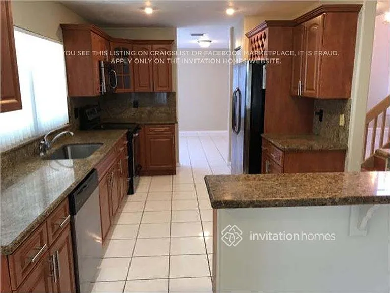611 SW 178th Way — Photo 3