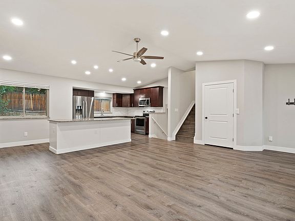 3rd image of 8229 Brigantine Dr