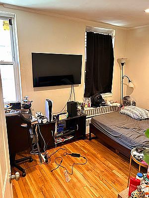 3rd image of 217 E 59th St APT 3R