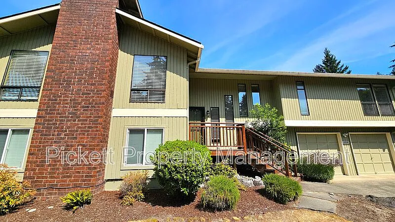 3 bed, 2.5 bath, 2924 sqft, $3,100 — Photo 3