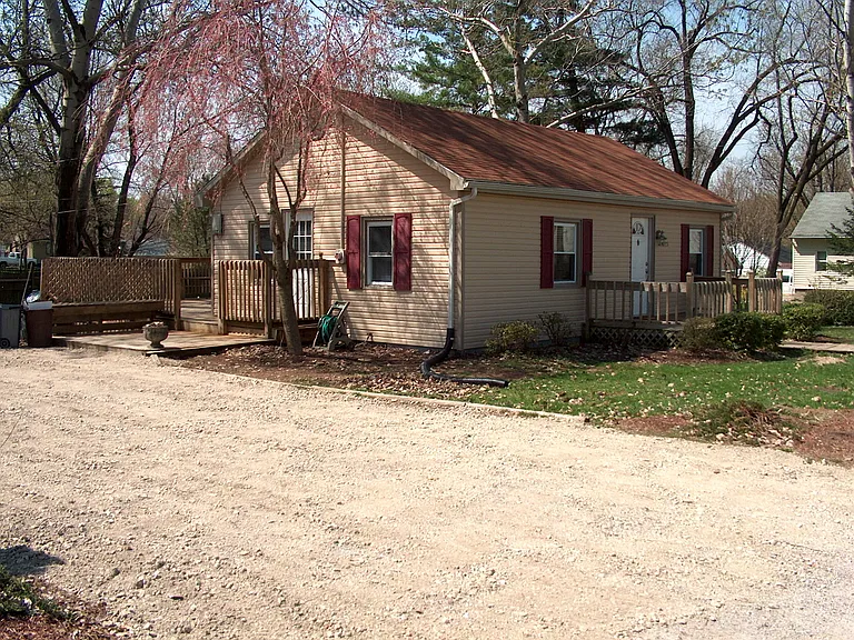 2045 W Packard Ave — Photo 2