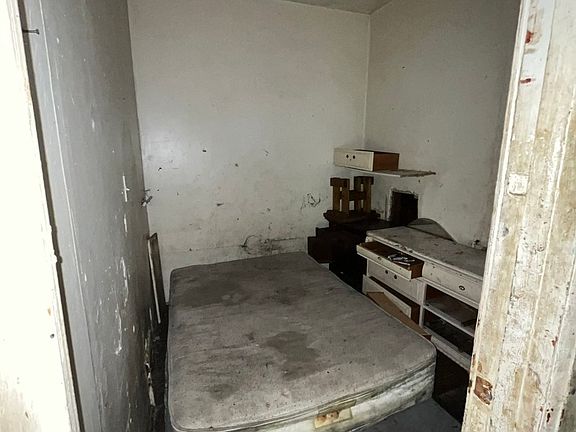 5th image of 219 N Karlov Ave