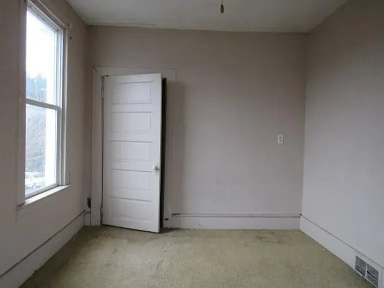 223 Searight Ave — Photo 8