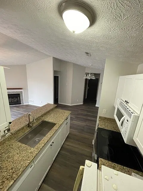 18 Woodland Hills Dr — Photo 4