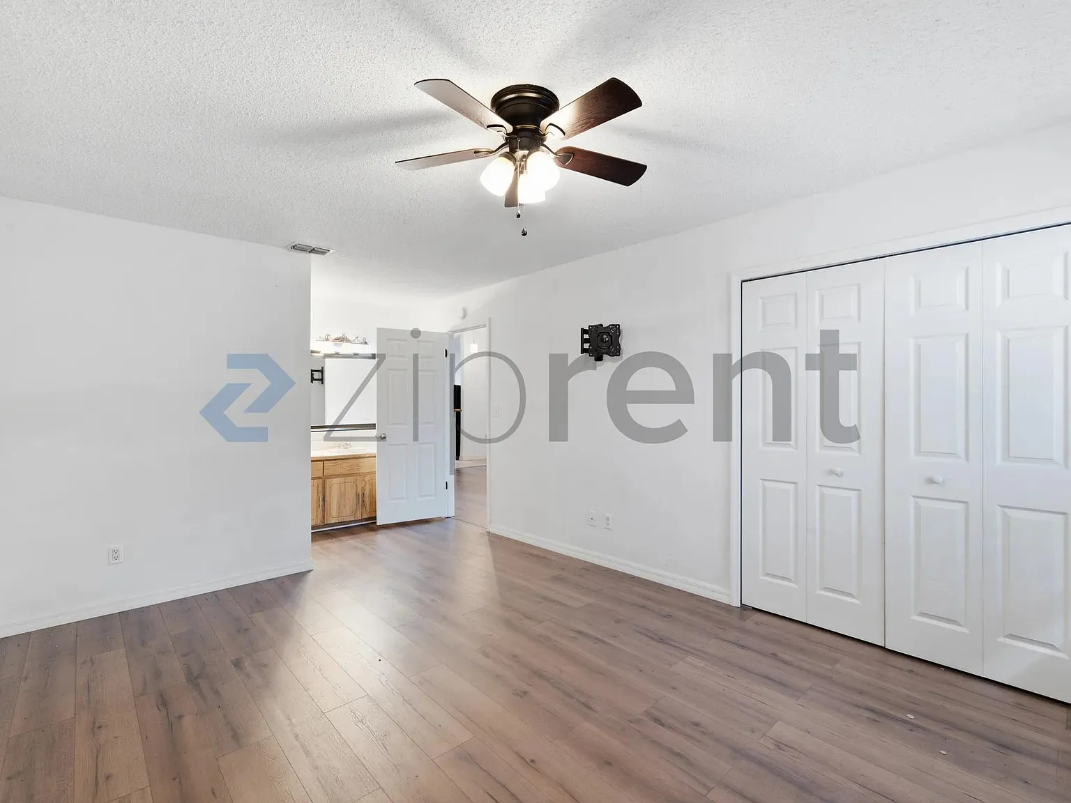 2 bed, 912 sqft, $1,400 — Photo 2