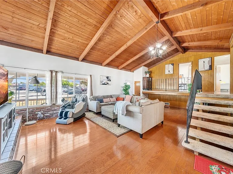1345 S Jellick Ave — Photo 8