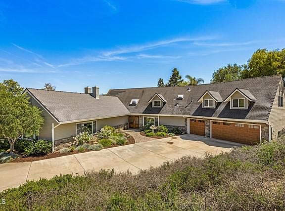 2nd image of 4556 Clubhouse Dr