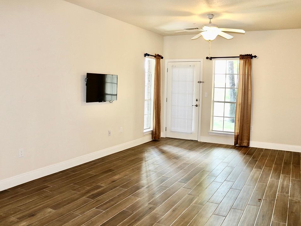 1st image of 2815 Kings Crossing Dr APT 116