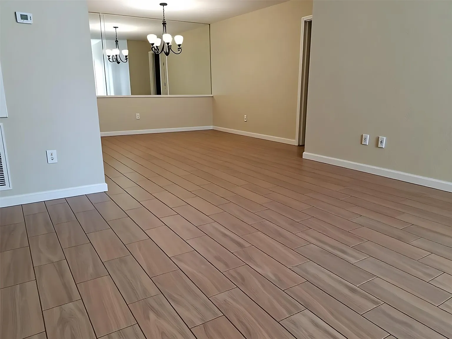 2 bed, 2.0 bath, 1094 sqft, $1,300 — Photo 2