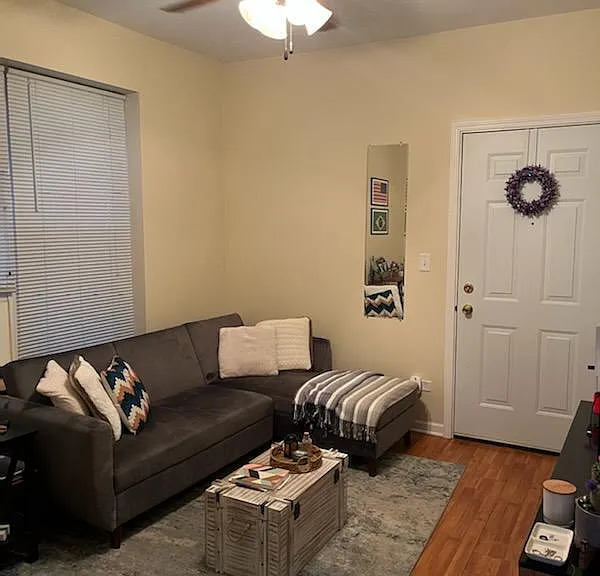 940 W 32nd Pl #2R — Photo 1