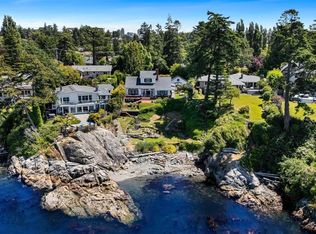 330 Plaskett Pl, Esquimalt, BC V9A 6G4