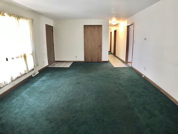5th image of 305 E Elm St