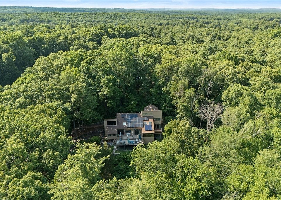1st image of 7 Hilltop Ln