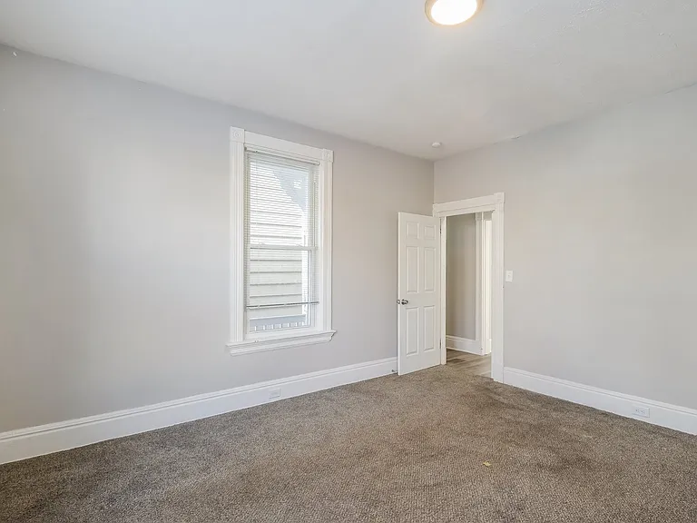 188577_026_bedroom_13330448.jpg
