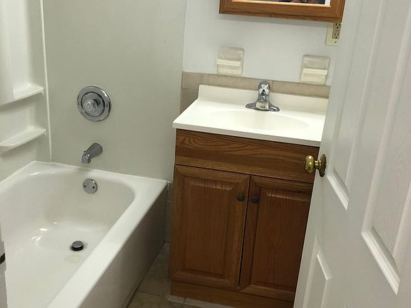 3rd image of 2512 Blanchard Ave
