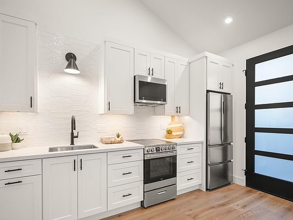 4th image of 4998 Mount Bigelow Dr #2