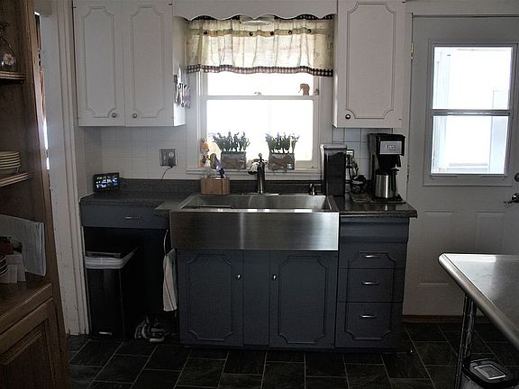 3rd image of 314 E Main St