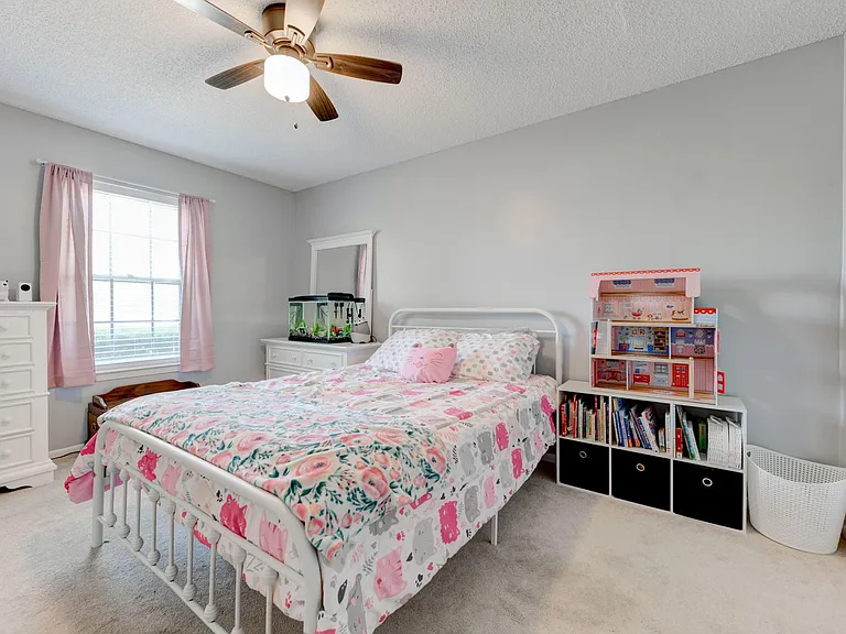 303 Manning Dr — Photo 6