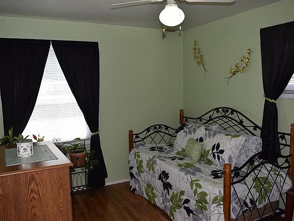 5th image of 190 Hillcrest St