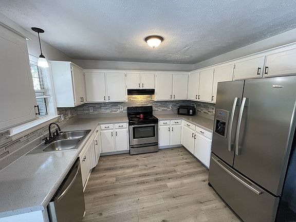 5th image of 205 Clearlake Dr
