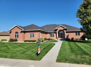 4152 Fleetwood Rd, Grand Island, NE 68803