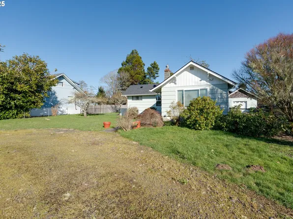 878 NW Warrenton Dr, Warrenton, OR 97146
