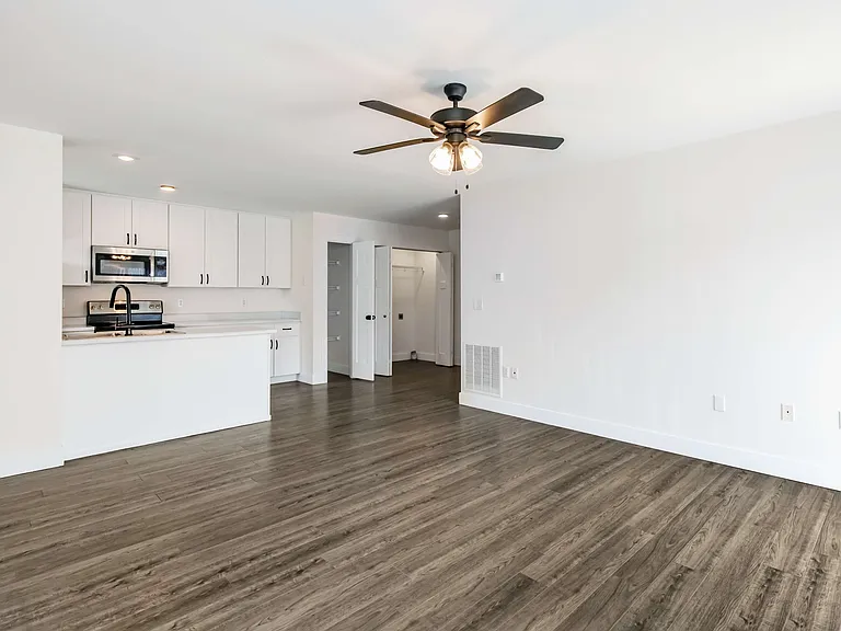 Cambridge Park Apartments 1 bed 1 bath living room