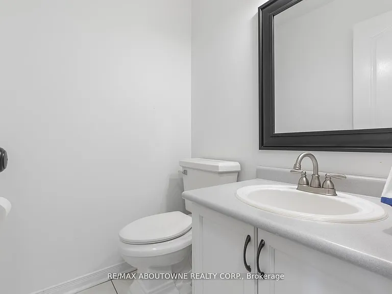 30 Harnesworth Cres — Photo 16