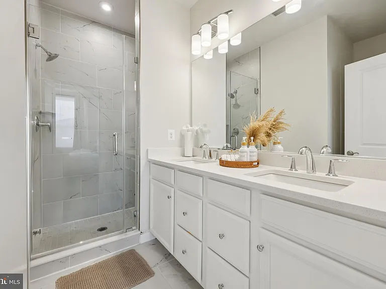 5601 Hyattsville Dr — Photo 39