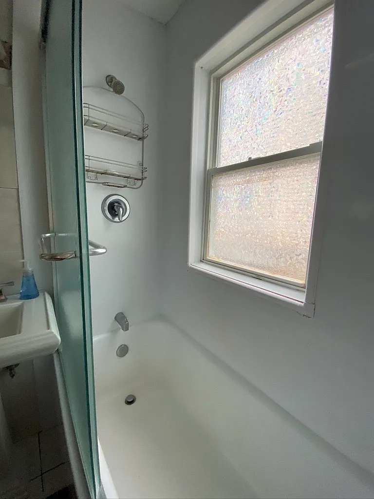 3 bed, 1207 sqft, $4,200 — Photo 3