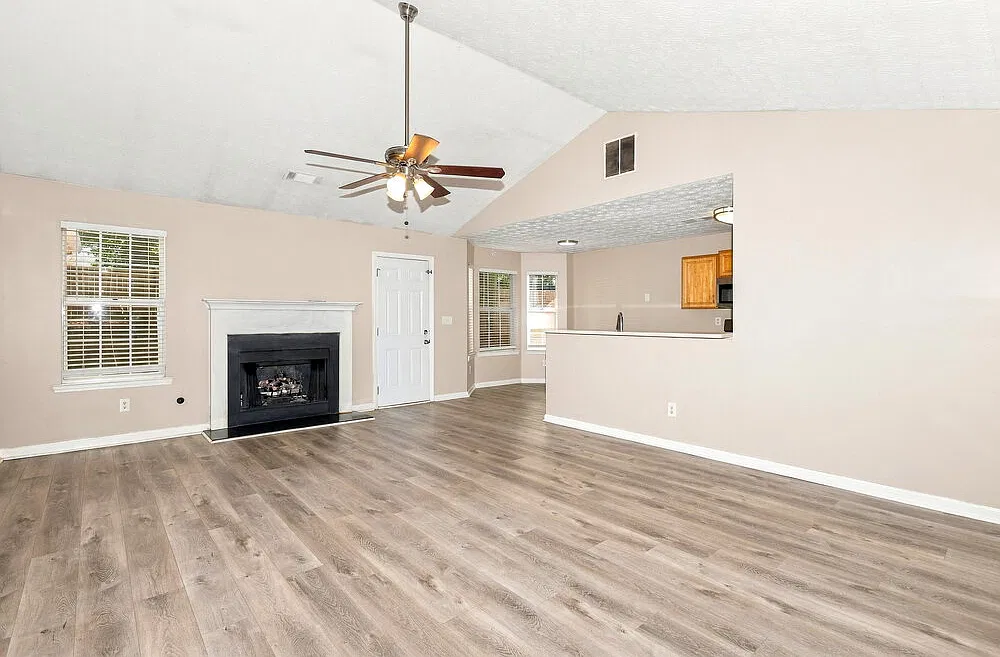 3 bed, 2.0 bath, 1229 sqft, $1,760 — Photo 4
