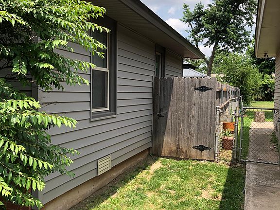 2nd image of 1037 SW 51st St
