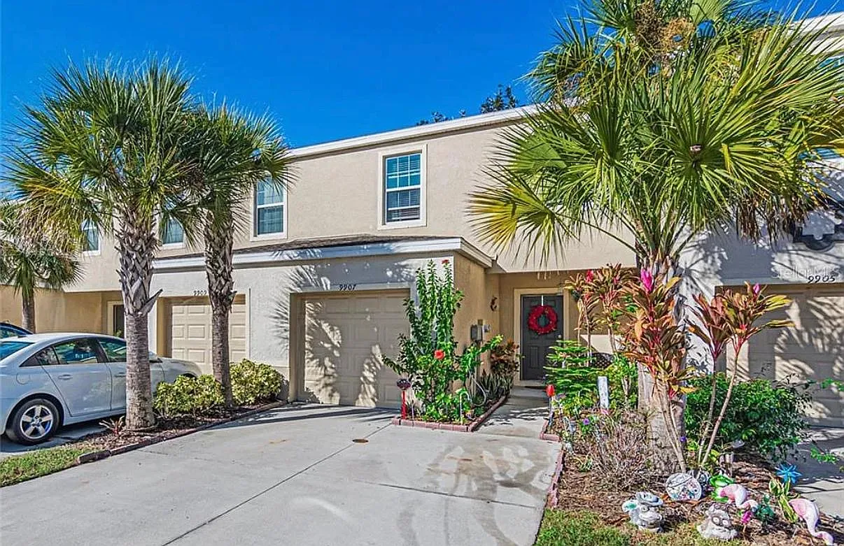 3 bed, 2.5 bath, 1478 sqft, $2,200 — Photo 2