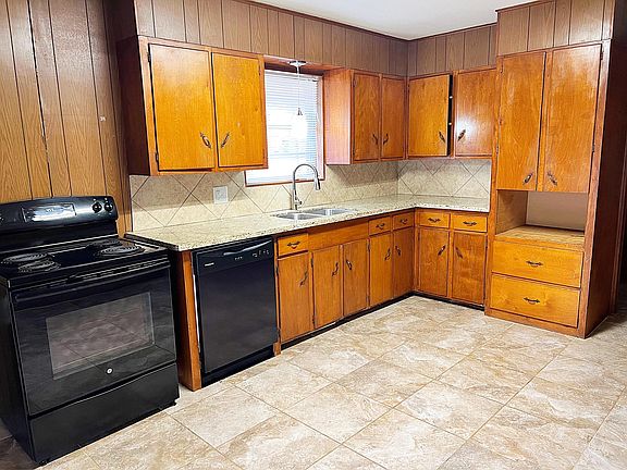3rd image of 6012 Barrows Dr