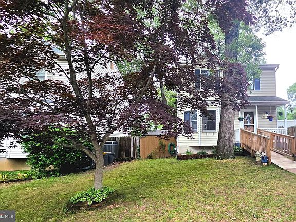 5th image of 7853 Fernhill Ave