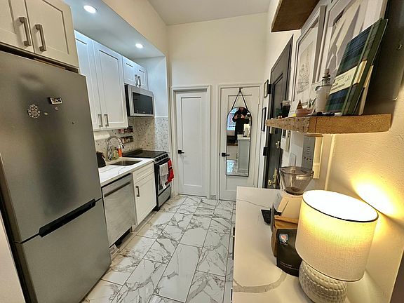 4th image of 132 W 15th St APT 2A