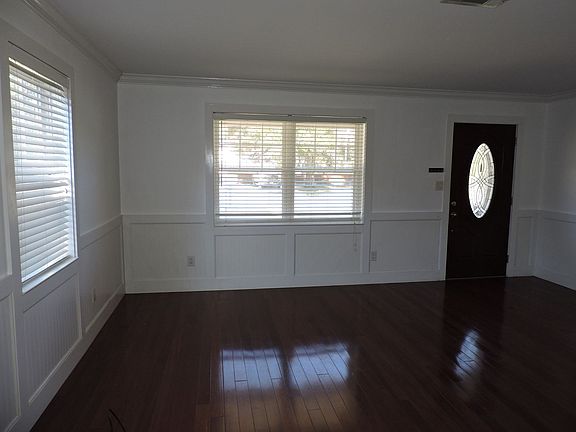 3rd image of 1427 E Hernandez St