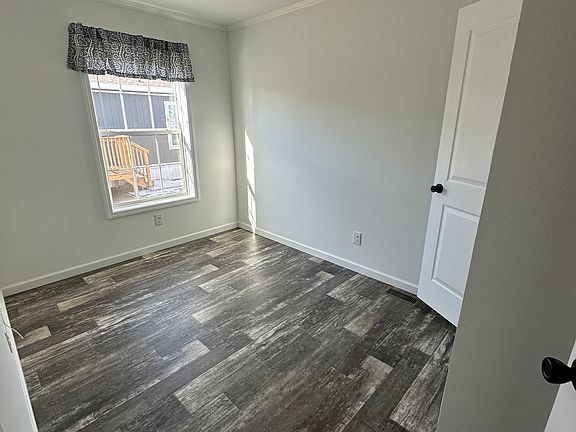 5th image of 209 E 37th Pl