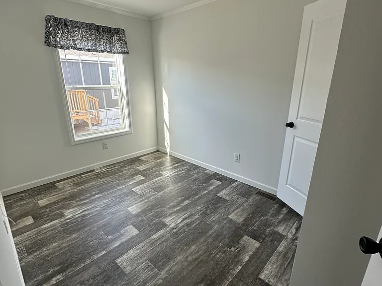 209 E 37th Pl — Photo 5