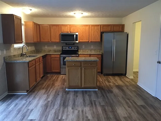 116 Kettering Ct — Photo 3