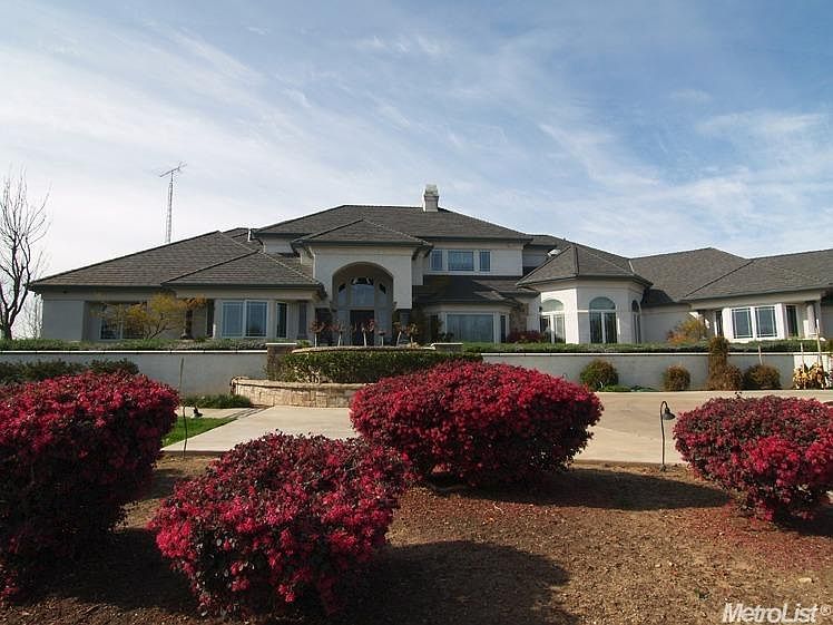  Custom Home  on 10 acres