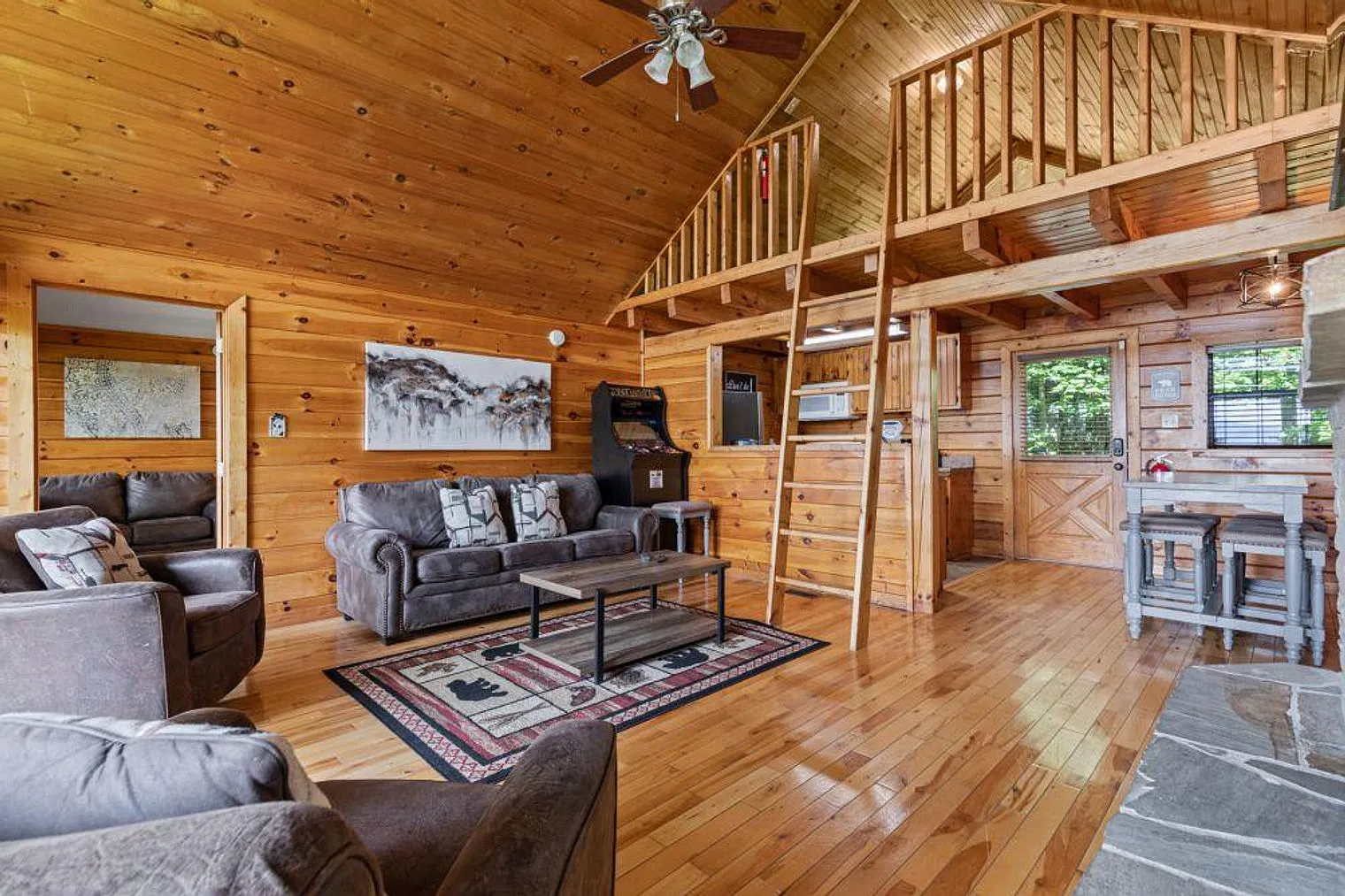 2 bed, 2.0 bath, 1001 sqft, $4,532 — Photo 3
