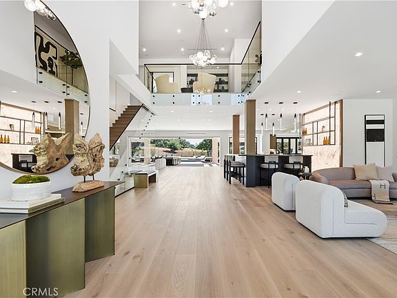 3rd image of 4400 Oak Pl