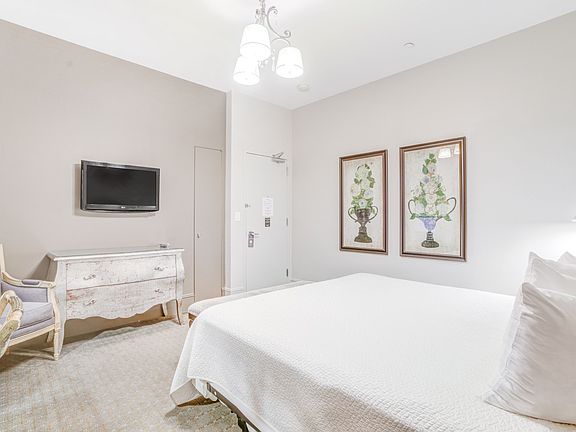 3rd image of 144 E 40th St #303