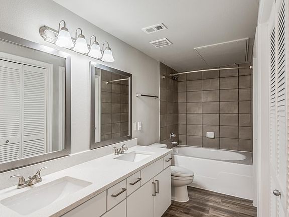 4th image of 12360 Richmond Ave #1B-1Ba-802Sqft